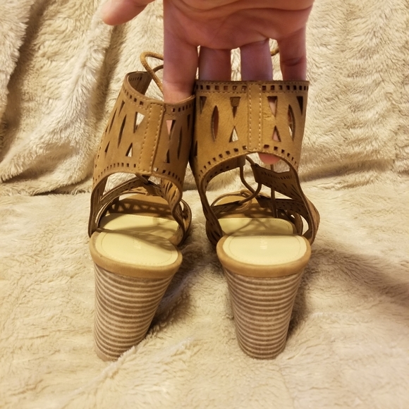 Marc Fisher "Petite" Heels - Picture 4 of 7